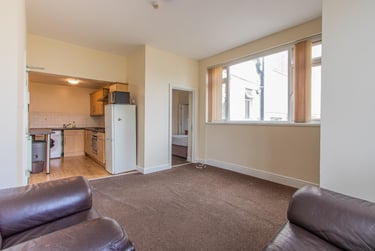 2 bed house, Newport Road, Roath, Cardiff, CF241AH - Image 1